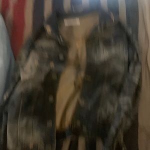 One Jean jacket size : Large in Mens *Has been worn before.